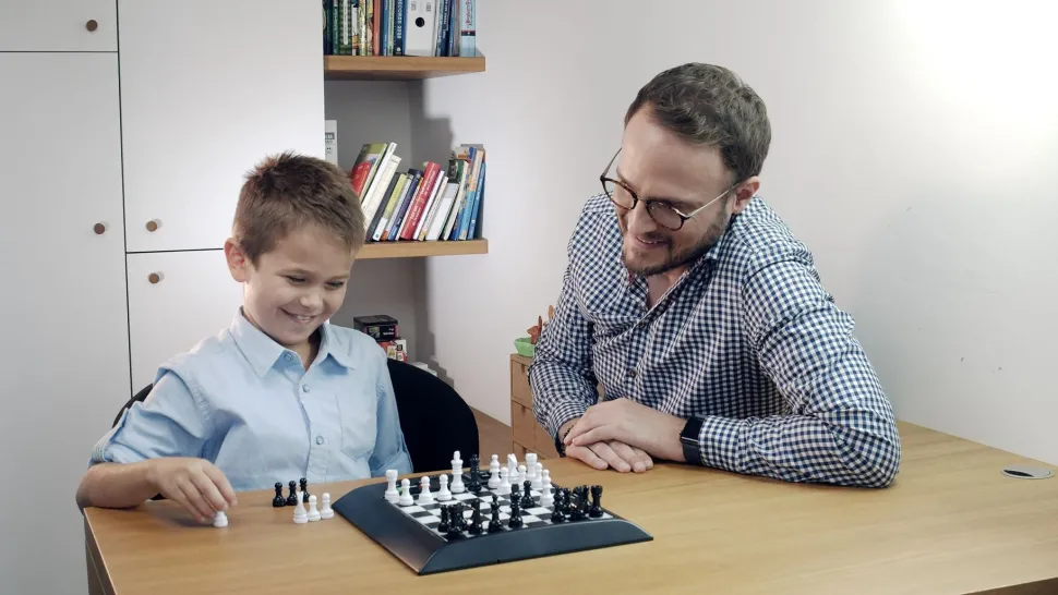 MILLENNIUM M810 ChessGenius - Chess Computer